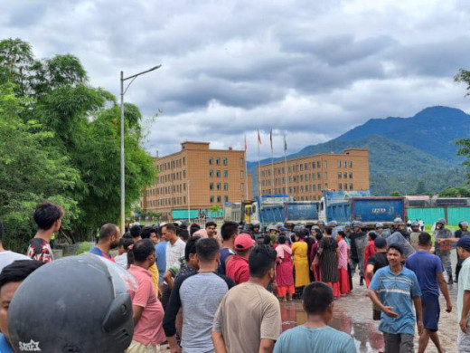होङ्सी सिमेन्ट उद्योगका ढुवानीकर्ता आन्दोलित